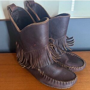 Manitobah Mukluks Okotoks boots in a brown or cocoa grain leather finish new !!